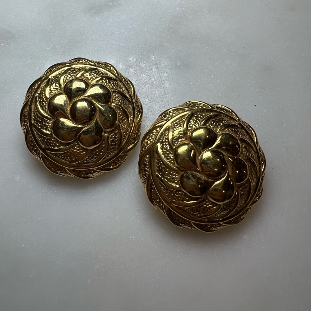 Vintage Nina Ricci Gold Tone Rosette Clip-On Earrings Sculptural Statement - Picture 2 of 5